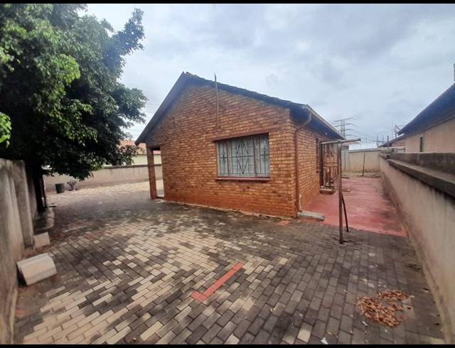 3 BEDROOM HOUSE FOR SALE IN SOSHANGUVE VV